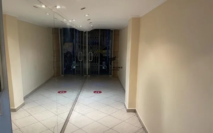 Tirane, jepet me qera dyqan Kati 1, 62 m² 400 € (SELVIA)