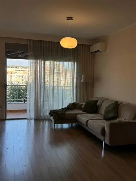 Tirane, jepet me qera apartament 1+1+Ballkon Kati 6, 76 m² 600 € (LIQENI I THATE RADISONI)