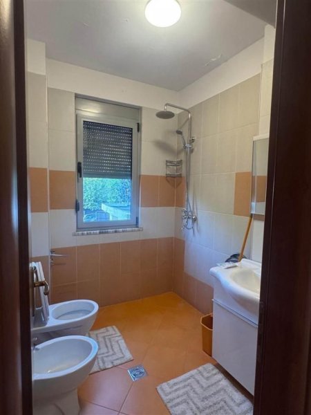 Tirane, jepet me qera apartament 1+1+Ballkon Kati 6, 76 m² 600 € (LIQENI I THATE RADISONI)