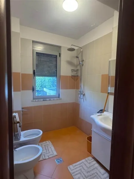 Tirane, jepet me qera apartament 1+1+Ballkon Kati 6, 76 m² 600 € (LIQENI I THATE RADISONI)