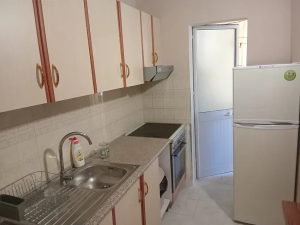 Tirane, jepet me qera apartament 2+1+Aneks Kati 1, 80 m² 600 € (pazari i ri)