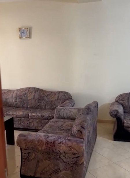 Tirane, jepet me qera shtepi 2+1+Ballkon Kati 2, 120 m² 450 € (ne rrugen Jordan Misja Tirane.)