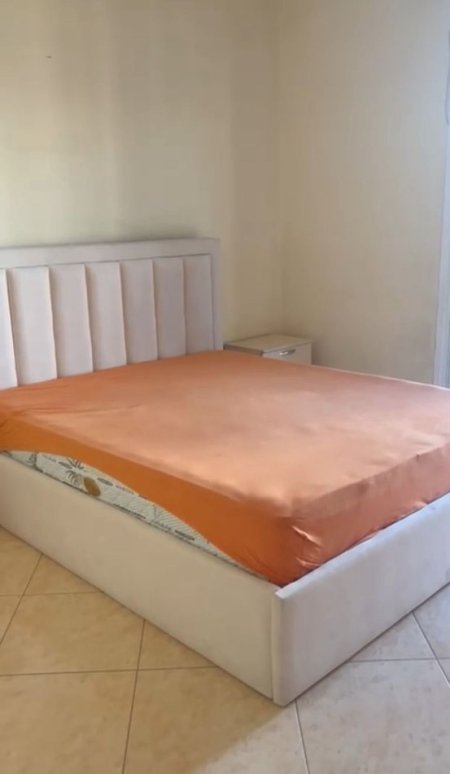 Tirane, jepet me qera shtepi 2+1+Ballkon Kati 2, 120 m² 450 € (ne rrugen Jordan Misja Tirane.)