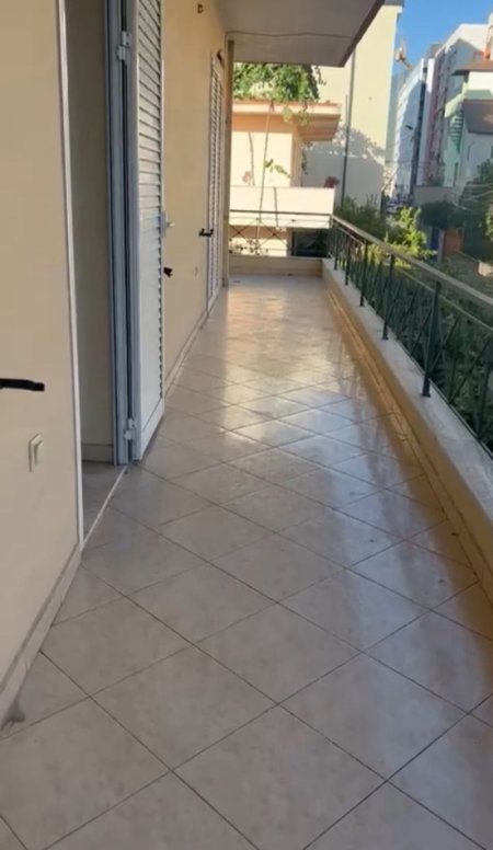 Tirane, jepet me qera shtepi 2+1+Ballkon Kati 2, 120 m² 450 € (ne rrugen Jordan Misja Tirane.)