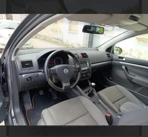 Vlore, shitet makine VW golf 5 Benzin+Gaz, gri metalizato manuale Klima 229.000 km 4.300 €