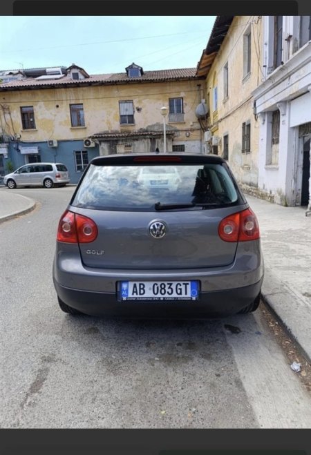 Vlore, shitet makine VW golf 5 Benzin+Gaz, gri metalizato manuale Klima 232.000 km 3300 €