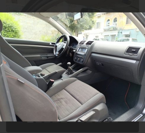 Vlore, shitet makine VW golf 5 Benzin+Gaz, gri metalizato manuale Klima 229.000 km 4.300 €