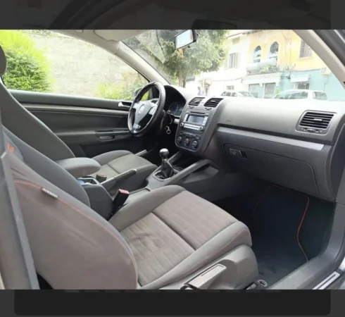 Vlore, shitet makine VW golf 5 Benzin+Gaz, gri metalizato manuale Klima 232.000 km 3300 €