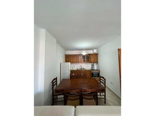 Tirane, jepet me qera apartament 2+1 , 85 m² 420 € 