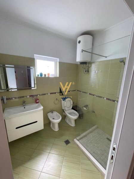 Tirane, jepet me qera apartament 2+1+Ballkon Kati 3, 105 m² 450 € (KAMEZ)