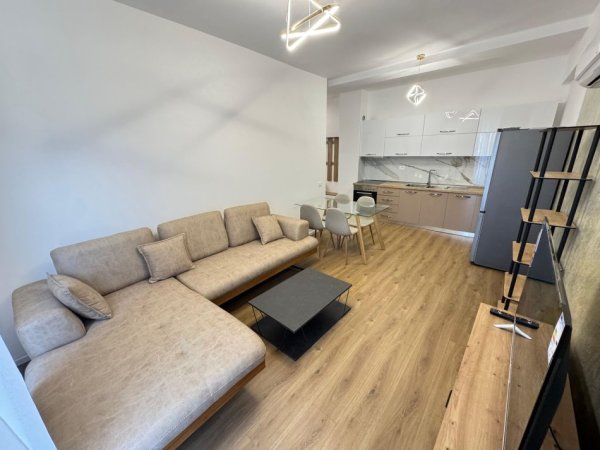 Tirane, jepet me qera apartament 1+1 Kati 2, 450 € 