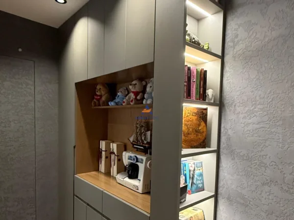 Tirane, shitet apartament 2+1+Ballkon Kati 5, 140 m² 650.000 € (Rruga e Kosovareve ,Gener 2 Prane Lake View)