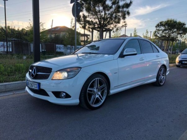 Tirane, shes makine Mercedes Benz Nafte, e bardhë automatik Klima 245.000 km 9.500 €