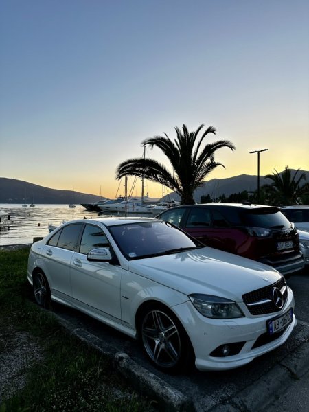 Tirane, shes makine Mercedes Benz Nafte, e bardhë automatik Klima 245.000 km 9.500 €