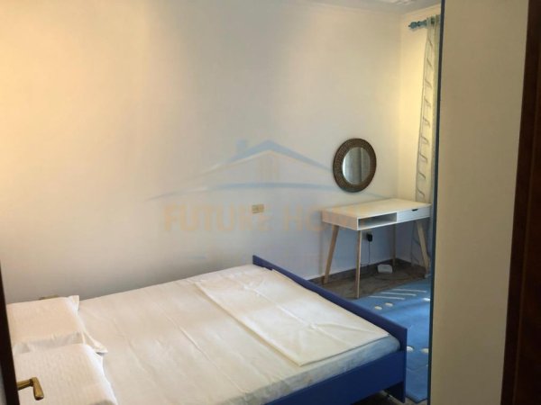Tirane, jepet me qera apartament 2+1+Ballkon Kati 6, 112 m² 1.000 € (Bulevard Zogu i I prane qendres.)