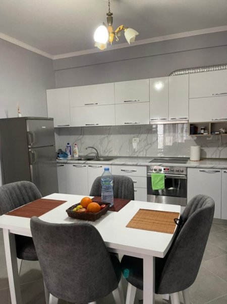 Tirane, jepet me qera apartament 1+1 Kati 3, 87 m² 550 € (Astir)
