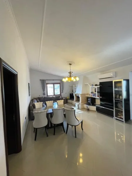 Tirane, shitet apartament 3 Katshe , 400 m² 300.000 € (Farke)