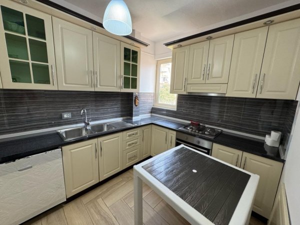 Tirane, jepet me qera apartament 2+1 Kati 4, 110 m² 800 € (RRUGA NAIM FRASHERI)