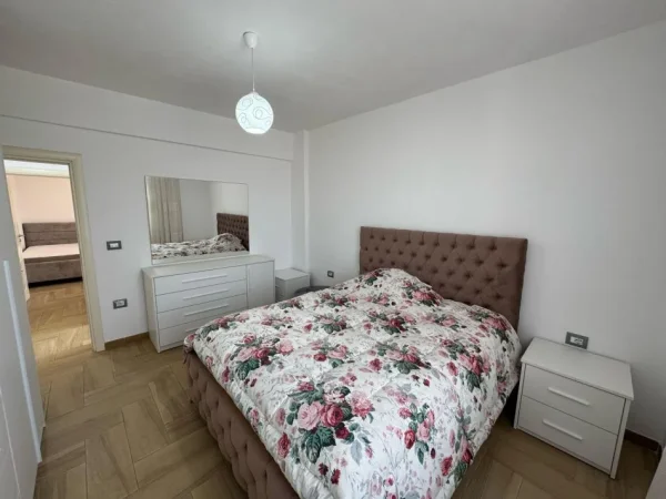 Tirane, jepet me qera apartament 2+1 Kati 4, 110 m² 800 € (RRUGA NAIM FRASHERI)