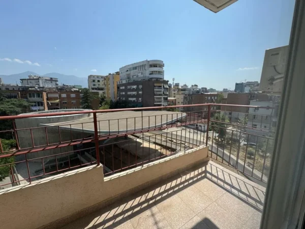 Tirane, jepet me qera apartament 2+1 Kati 4, 110 m² 800 € (RRUGA NAIM FRASHERI)