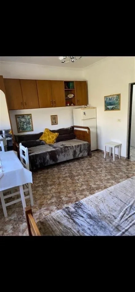 Tirane, jap me qera garsonier Kati 5, 45 m² 350 € (Bar Oslo te brryli)