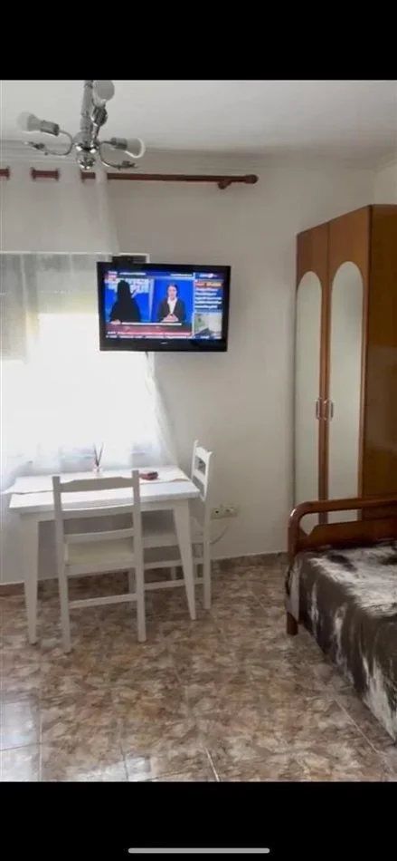 Tirane, jap me qera garsonier Kati 5, 45 m² 350 € (Bar Oslo te brryli)