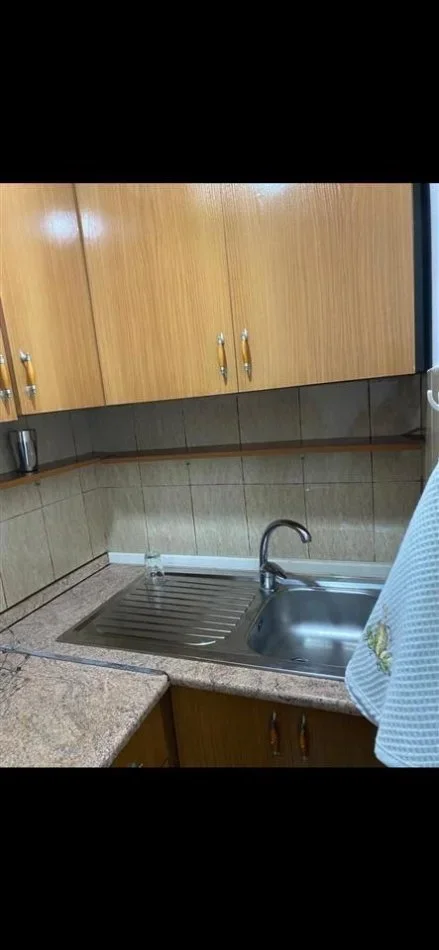 Tirane, jap me qera garsonier Kati 5, 45 m² 350 € (Bar Oslo te brryli)