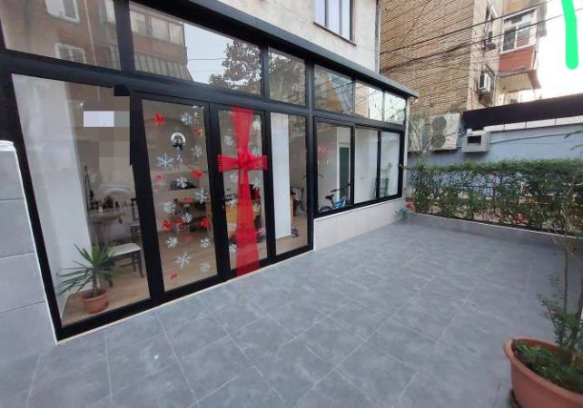 Tirane, jepet me qera ambjent biznesi Kati 0, 30 m² 450 € (ZOGU I ZI)