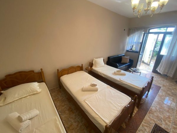 Tirane, jepet me qera garsonier 1+1 Kati 1, 35 m² 350 € (Medreseja)