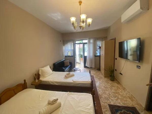 Tirane, jepet me qera garsonier 1+1 Kati 1, 35 m² 350 € (Medreseja)