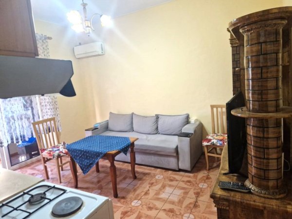 JEPET ME QERA APARTAMENT 2+1 PRANE RRETH RROTULLIMIT TEK ZOGU I ZI, Kati 3, 80 m² 600 €uro