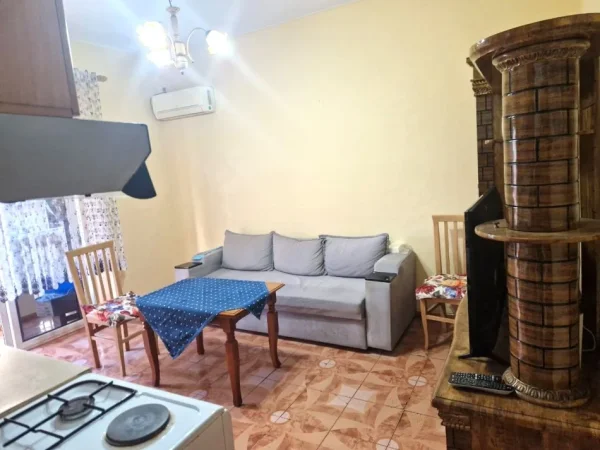 JEPET ME QERA APARTAMENT 2+1 PRANE RRETH RROTULLIMIT TEK ZOGU I ZI, Kati 3, 80 m² 600 €uro