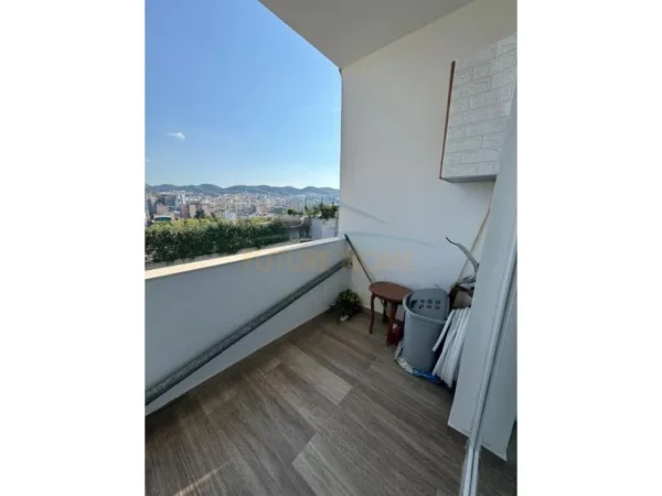Tirane, jepet me qera apartament 2+1 Kati 9, 93 m² 700 € (Vasil Shanto, Ish UET)