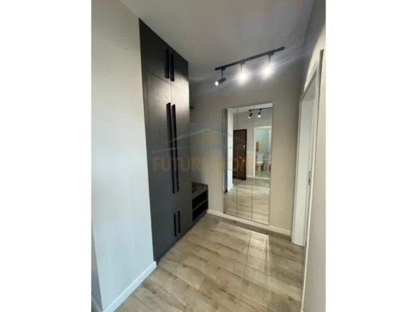 Tirane, jepet me qera apartament 2+1 Kati 9, 93 m² 700 € (Vasil Shanto, Ish UET)