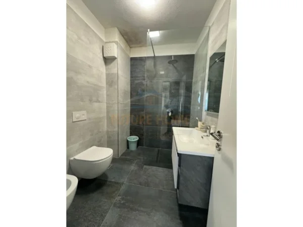 Tirane, jepet me qera apartament 2+1 Kati 9, 93 m² 700 € (Vasil Shanto, Ish UET)