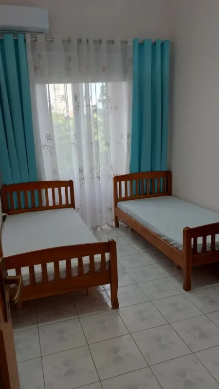 Tirane, jepet me qera apartament 2+1 Kati 4, 95 m² 650 € (Shallvaret)
