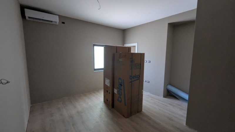 Tirane, jepet me qera apartament 1+1 Kati 1, 65 m² 450 € (Rruga Margarita Tutulani)