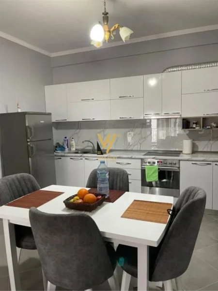 Tirane, jepet me qera apartament 1+1+Ballkon Kati 3, 75 m² 550 € (GREEN CITY UNAZA E RE)
