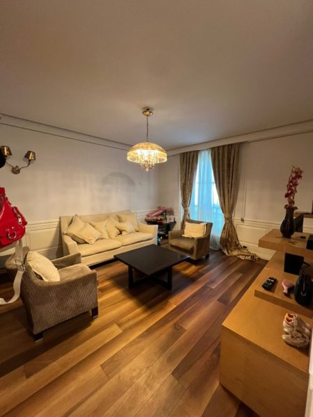 Tirane, jepet me qera apartament 2+1 Kati 2, 700 € 