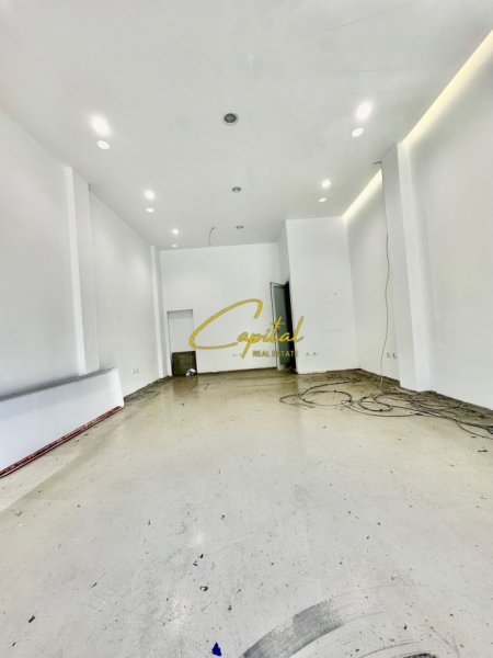Tirane, jepet me qera dyqan Kati 0, 40 m² 1.500 € (BARRIKADAT)