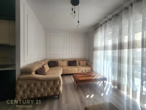 Tirane, jepet me qera apartament 2+1+Aneks+Ballkon Kati 5, 102 m² 1.100 € (Ring Center)