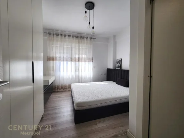 Tirane, jepet me qera apartament 2+1+Aneks+Ballkon Kati 5, 102 m² 1.100 € (Ring Center)