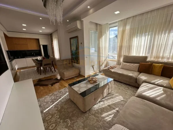 Tirane, jepet me qera apartament 2+1 Kati 9, 93 m² 700 € 