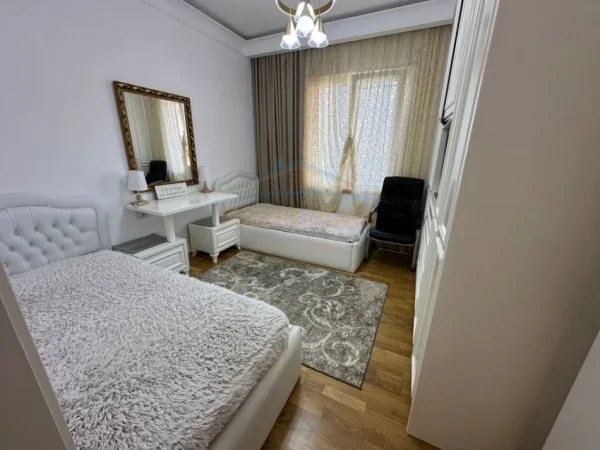 Tirane, jepet me qera apartament 2+1 Kati 9, 93 m² 700 € 