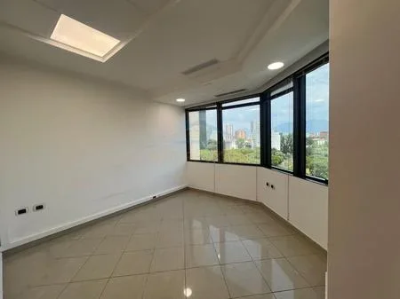 Tirane, jepet me qera ambjent biznesi Kati 6, 110 m² 1.800 € 