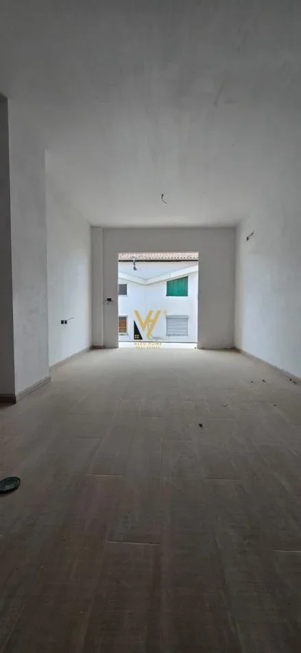 Tirane, shitet apartament 1+1+Ballkon Kati 1, 73 m² 140.000 € (RRUGA ALI KUKA, STACIONI I TRENIT)