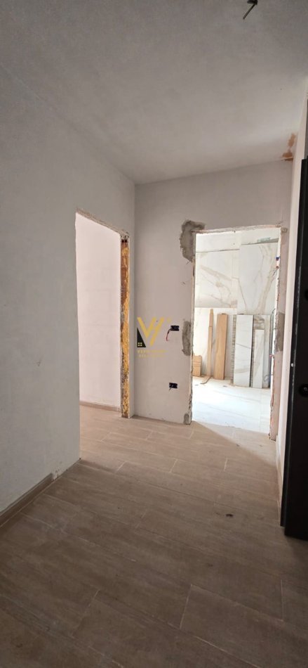 Tirane, shitet apartament 1+1+Ballkon Kati 1, 73 m² 140.000 € (RRUGA ALI KUKA, STACIONI I TRENIT)