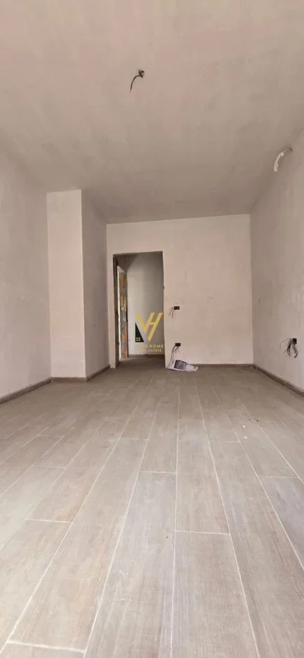 Tirane, shitet apartament 1+1+Ballkon Kati 1, 73 m² 140.000 € (RRUGA ALI KUKA, STACIONI I TRENIT)