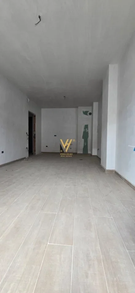 Tirane, shitet apartament 1+1+Ballkon Kati 1, 73 m² 140.000 € (RRUGA ALI KUKA, STACIONI I TRENIT)