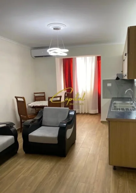 Tirane, jepet me qera apartament 2+1 Kati 3, 70 m² 700 € (QENDER)